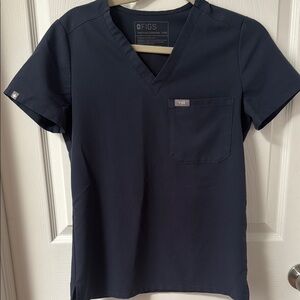 FIGS Women’s Light Gray Shirt